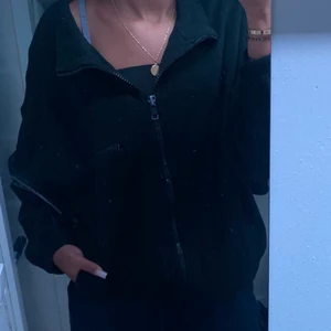 Svart fleece - Svart oversized fleece jacka från asos! Perfekt till hösten!