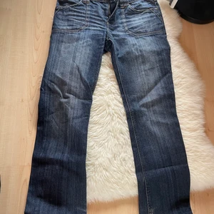 Mid/low waist jeans  - Säljer dessa fina jeans pågrund av att de inte längre passar