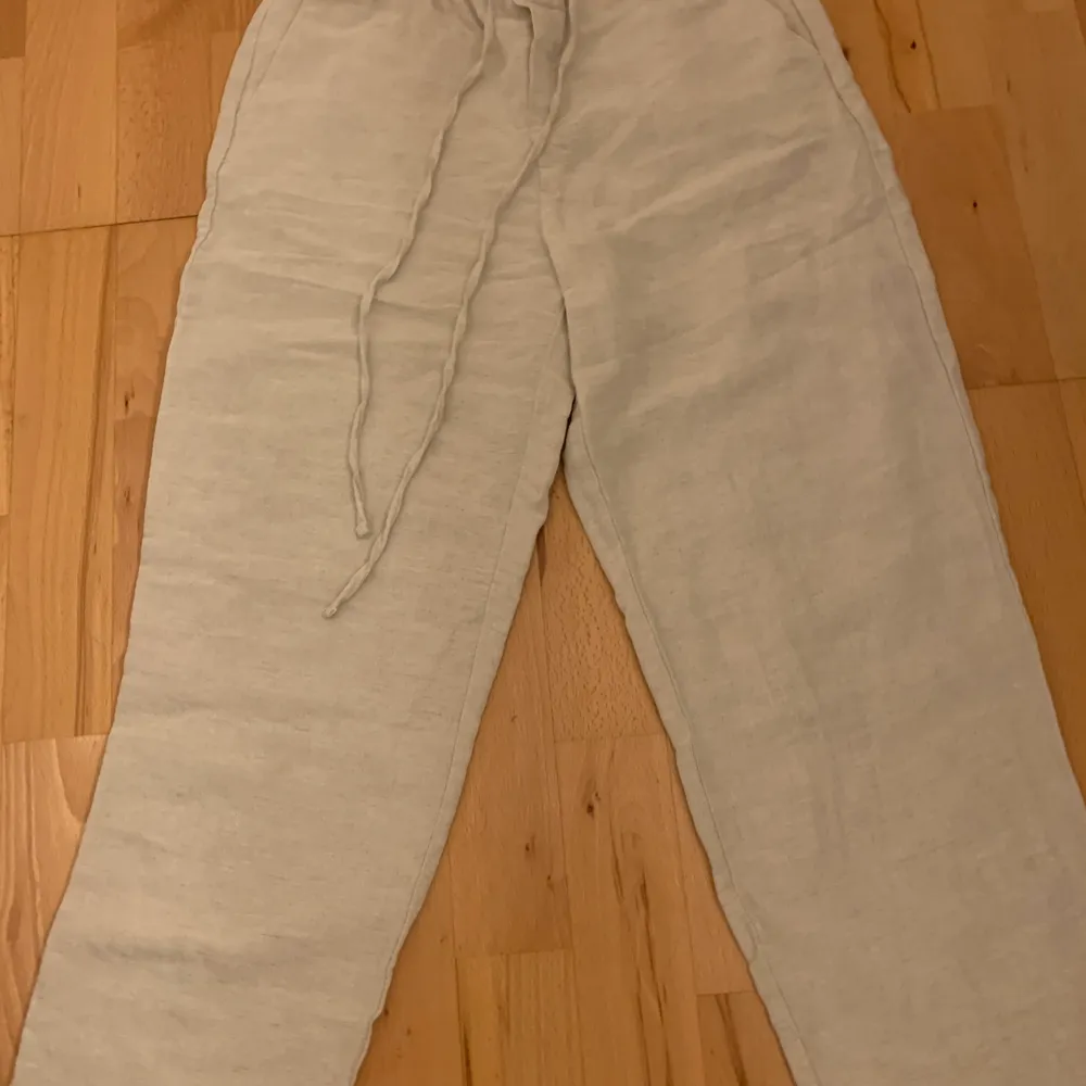 Ett par linne byxor som inte har kommit till användning. ⚠️ INTE SÅLDA ⚠️. Jeans & Byxor.