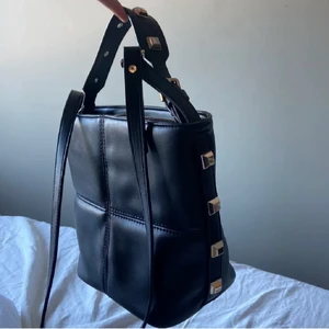 Väska  - En söt väska som tyvärr inte kommer till användning, nyskick!!❤️