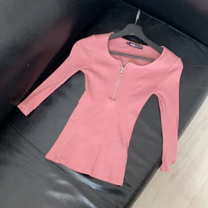 Rosa topp - 50kr + frakt alt träffas vid Älvsjö Station.