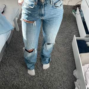 jeans i storlek 34 från gina tricot 