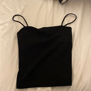 Svart topp  - Aldrig använd för tog för liten storlek 