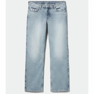 Jeans lowrise/lågmidjade - Weekday arrow low jeans! Helt oanvända, bara testade. Säljer pga de är för stora😓 Storlek 28/32