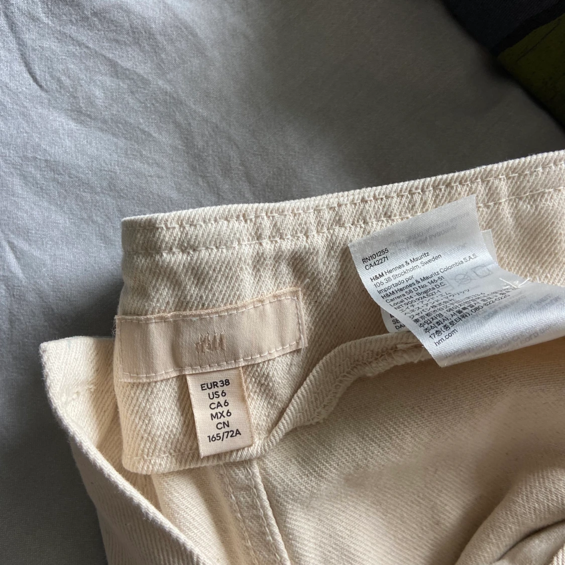 Skitcoola jeans med detaljer från HM - 91