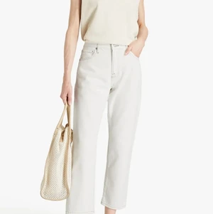 Frame Denim - Frame Denim jeans i storlek 25. Färgen ecru, använda en gång, inga fläckar.  Frakten ingår i 500kr 