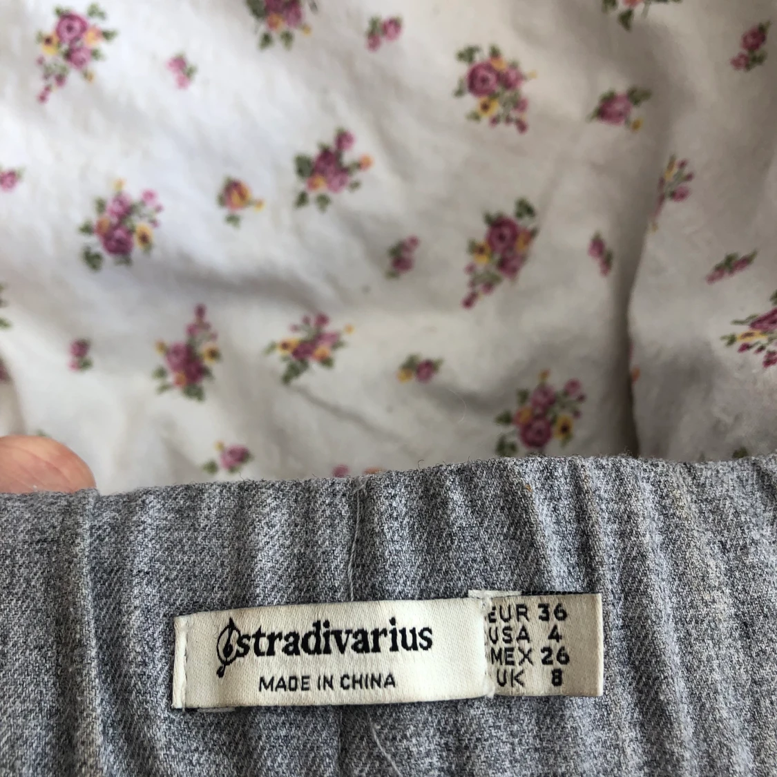 Grå kostymbyxor  - 91