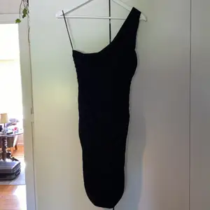 Svart klänning strl S från H&M 