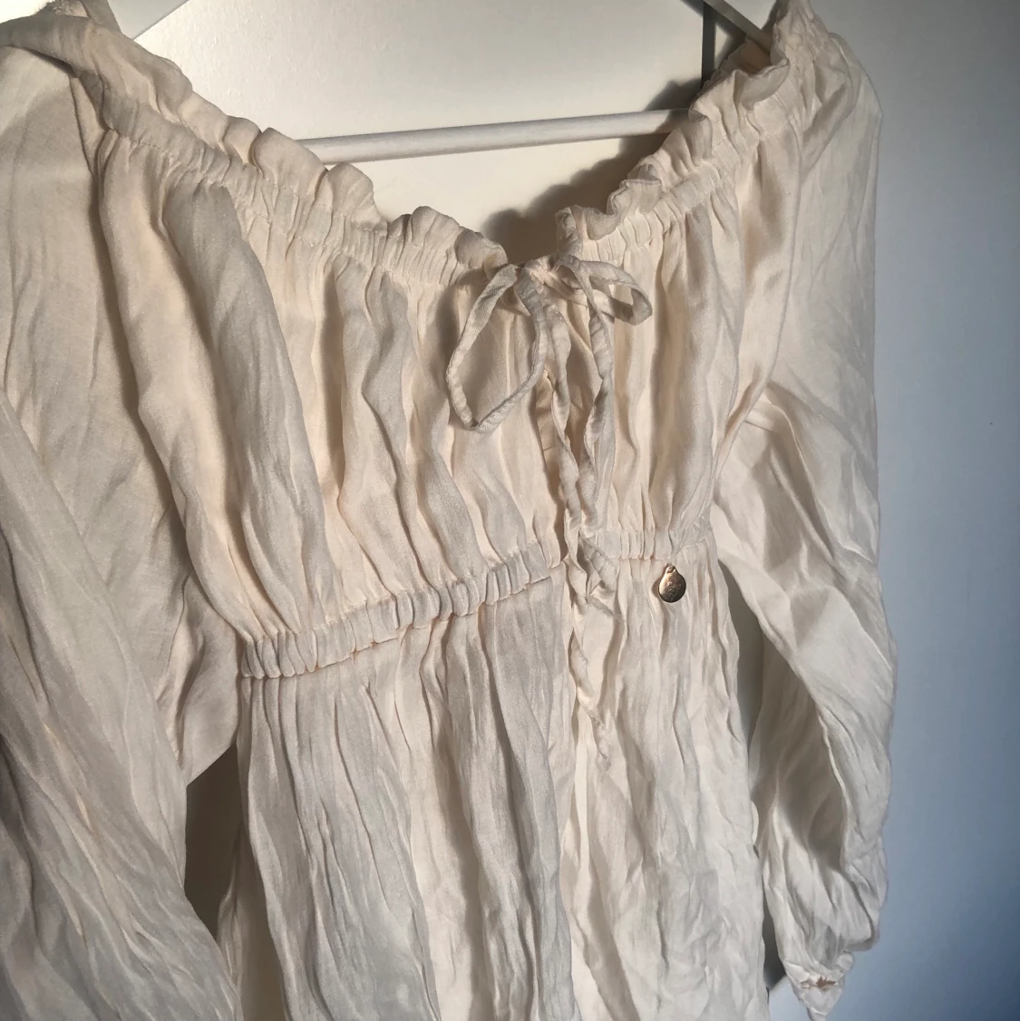 Fin offshoulder topp