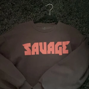 sweatshirt Gina st xs - Säljer dessa sweatshirts från Gina som är använda nån enstakad gång. Ny pris va 600 för båda men säljer de för 120 kr styck eller 200 för båda. Köparen står för frakt men kan även mötas upp i närheten av falun