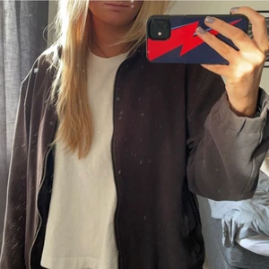 Svart overshirt - Svart overshirt från zara, är i superfint skick💕
