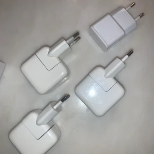 Adapters - Adapters, 3 st 12w iphone/ipad. 80kr/st. 1 samsung 70kr