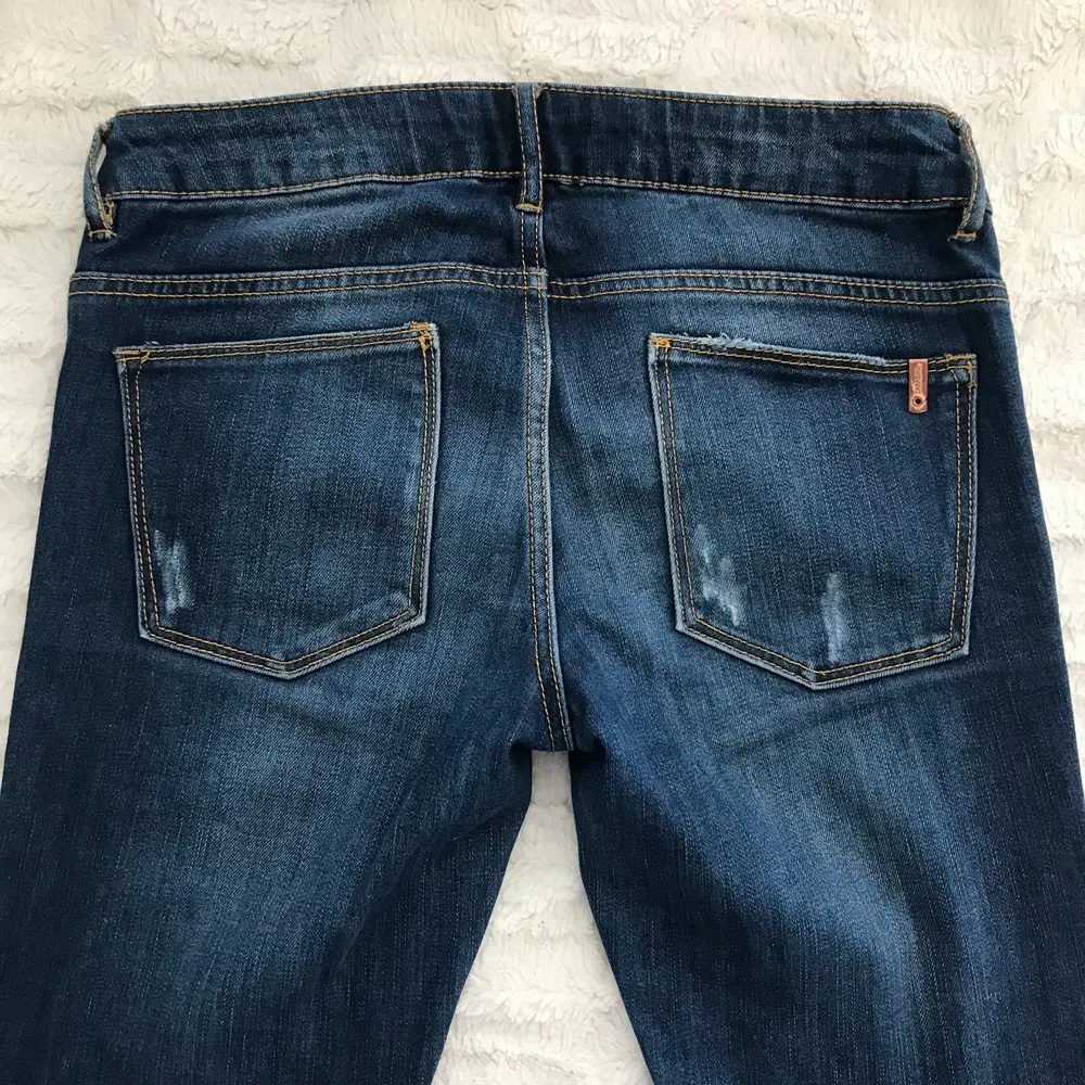 Lågmidjade jeans från ZARA. Köpta för flera år sen, vintage. Nyskick, storlek XS<3 . Jeans & Byxor.