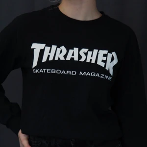 Långärmad Thrasher tröja  - Svart långärmad tröja från Thrasher, super snygg och passar till allt! Bra skick!🖤