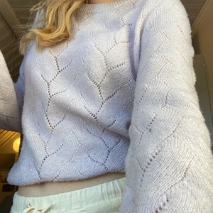 Stickadtröja  - Ljuslila tunn stickad tröja 