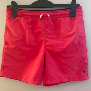 Polo Ralph lauren Badbyxor - Cerisea Badbyxor från Ralph Lauren. Endast använda ett fåtal gånger.