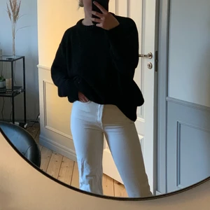 Jeans - Vita jeans, sitter perfekt på mig som har S o är 166