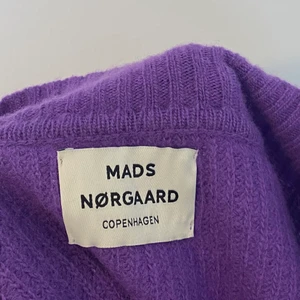 Tickad tröja - Skitfin skön, stickad tröja, lite nopprig men går superlätt att noppra av med noppringsmaskin bara!