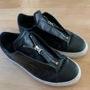 Arigato skor  - Säljer mina snygga arigato skor i storlek 38! Jättesnygga till våren och sommaren😍🙌🏽 inget är sönder och inga repor 🙏🏼 Köp direkt för 900kr + frakt