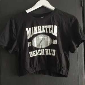 H&M - Säljer då den inte kommer till användning längre. 