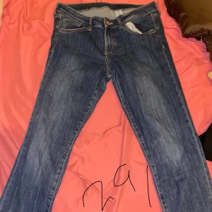 skinny jeans  - för små
