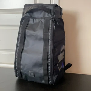 Douchebag väska - Svart Douchebag väska, använd fåtal gånger 