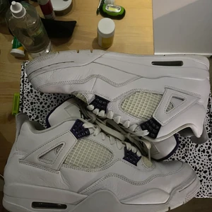 Jordan 4 court purple - Jordan 4 court purple strl 44.5 bra skick bra pris, skicka dm för fler bilder. ANVÄNDA 7/10