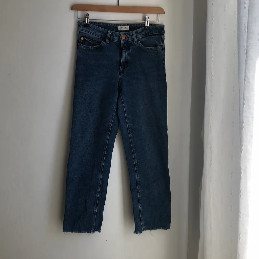 Blå jeans perfekt till sommaren . Jeans & Byxor.