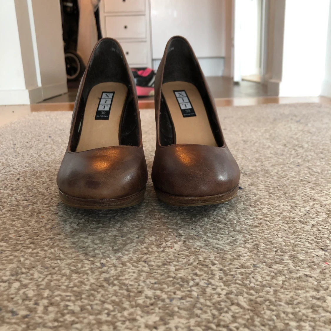 Högklackade skor strl 39 - 90