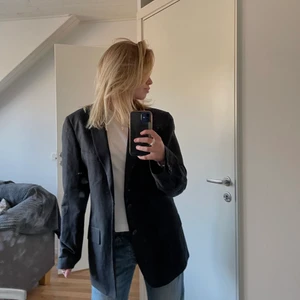 Oversize blazer😍 - Snyggaste oversize blazer som passar till både vardag och fest! Funkar t både jeans och klänningar och är så bra till vår o sommar!! Toppen skick och inga defekter