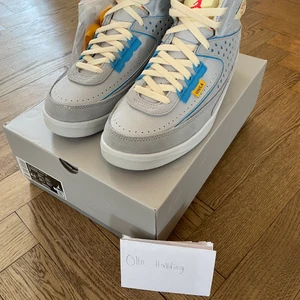 Jordan 2 union grey frog - Rare jordan 2 union grey frog. Skorna är direkt från nike och har kvitto osv. Skorna är i storlek 40. vid intresse kan jag skicka fler bilder. Kan mötas i centrala Stockholm eller frakta på köparens kostnad.