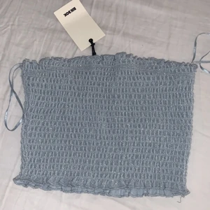 Fest topp - Säljer denna helt nya snygga fest toppen från bikbok i storlek Xs. Jättefin ljusblå färg och den är lite glittrig också