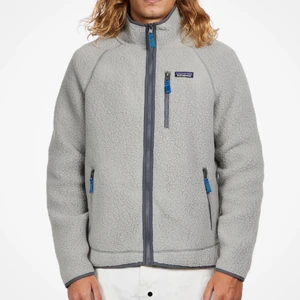 Patagonia retro pile, teddy helt ny. - Helt ny oanvänd tröja från patagonia. Säljer för den är för stor.