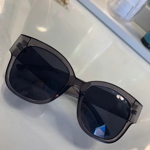 Solglasögon - Kommer inte till använding längre, bra skick!💓