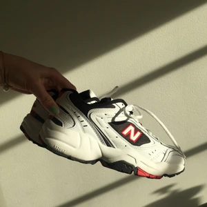 New Balance  - Dessa coola New Balance sneakers. Köpte dem i st 38 men passar även mig som har 36/37.  Har knappt andvänt så de är i bra skick!