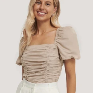 Festtopp  - Biege snygg festtopp som är perfekt till sommaren