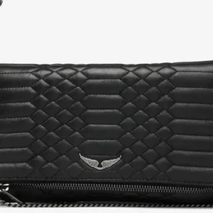 Zadig  - Jätte fin väska men får tyvärr inte plats med mina skol saker. Det är den stora modellen och jätte fin.❤️köpt för cirka 4000kr. ⚠️Buda från 1000kr⚠️ köp dräkt 2500kr❤️⚠️⚠️jag står ej för frakt ⚠️⚠️