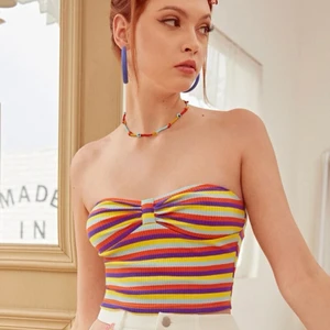 Färgglad topp  - En fin oanvänd färgglad topp. Storlek M men passar nog en S-M med mindre bröst. 