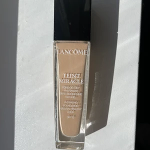 Lancome foundation - Teint miracle i färgen 010. Ca 50% kvar. Fel färg för mig.