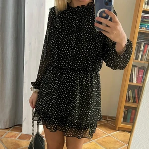 Zara klänning  - Klänning från zara. Nyskick, buda i kommentarerna💝💝