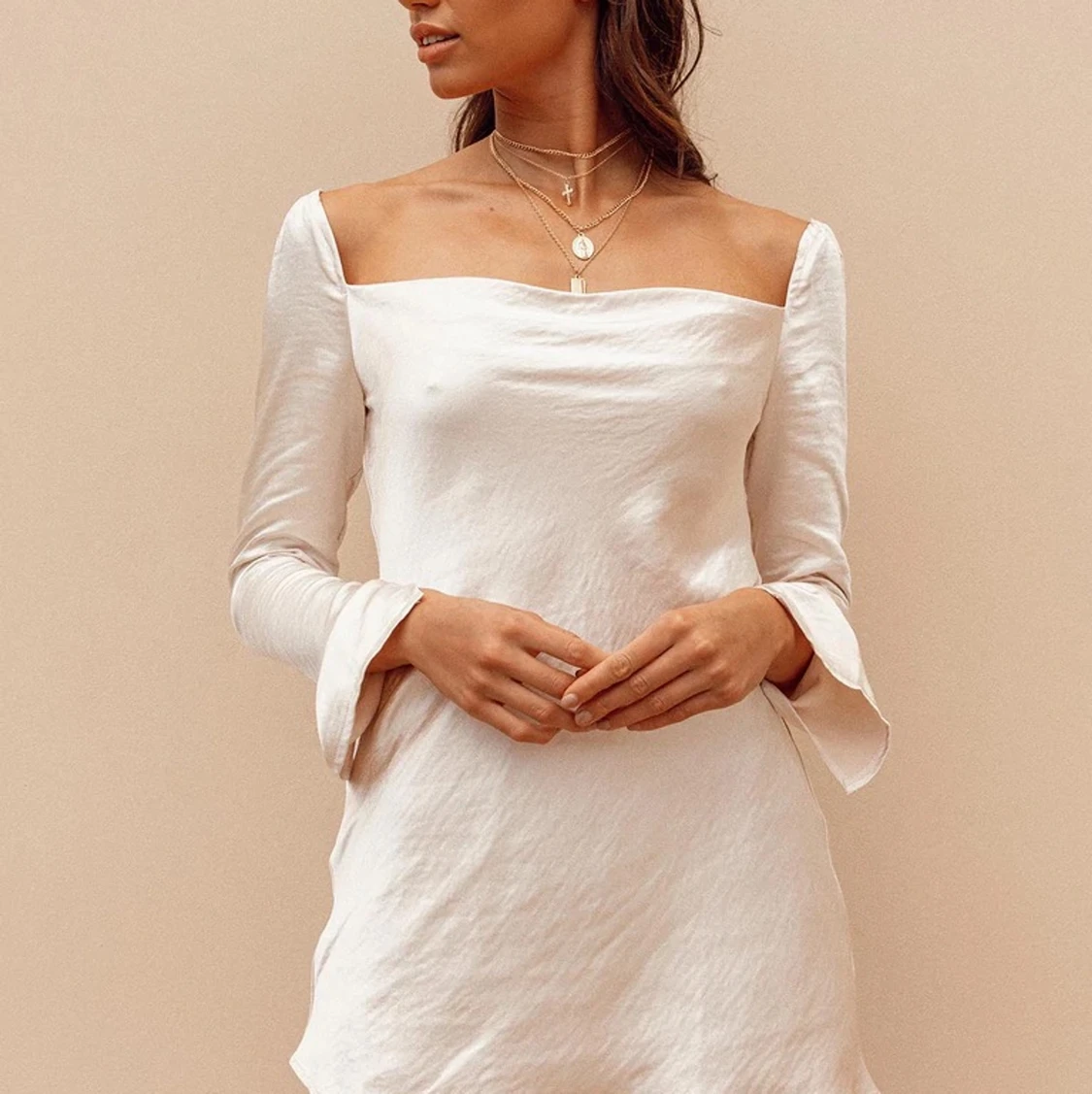 miniklänning i satinlikt material  - 90