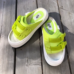 Eytys Capri Sandals -  Eytys Capri dom skitsnygga sandalerna! Använda 2 gånger så absolut i nyskick! Säljes pga har samma model i svart och diggar dom lite mer!  Perfekta skor för allt att göra i sommar!  Nypris 1600, finns inte på hemsidan så ett dunder kap! ❣️  Kan mötas upp i Stockholm eller om du vill att jag postar dom så bjuder jag på kostnaden! Bara att dma om frågor! ❣️