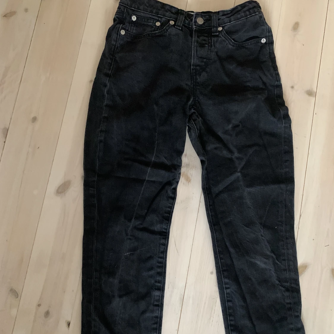 Svarta jeans