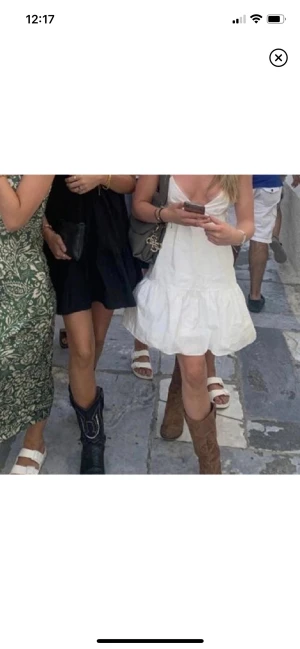 Zara klänning - Populär zara klänning i storlek XS ! 💞 Frakt tillkommer 