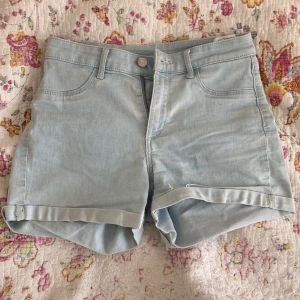 Jeansshorts - Jeansshorts i storlek 158.