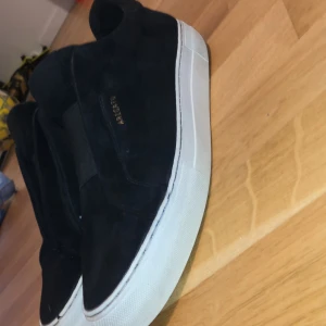 Arigatos Skor - Säljer mina arigatos Skor Laceless Storlek 42 Dom är i bra skick.