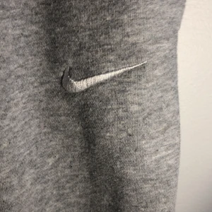 Mjukis byxor  - Riktigt bekväma Köpta på Junkyard Älskar dom men dom är korta så kan inte andvända dom Riktigt bra kvalitet Hyfsat nya