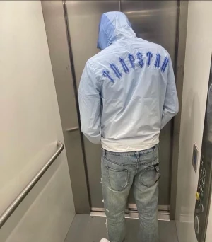 Trapstar irongate windbreaker baby Blue 💙 - M-S tillgängliga just nu 🔥 Sitter stort rekommenderas att gå en storlek ner!