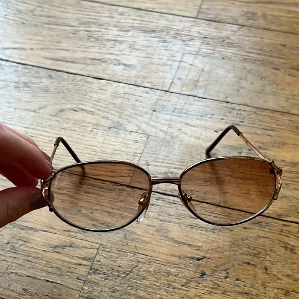 Solglasögon som jag aldrig använt, från 2hand men i mkt bra skick. Accessoarer.