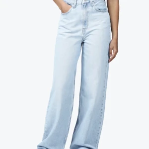 Levis jeans  - Snygga Levis jeans, lite trampade längst ner men inte något som syns! 